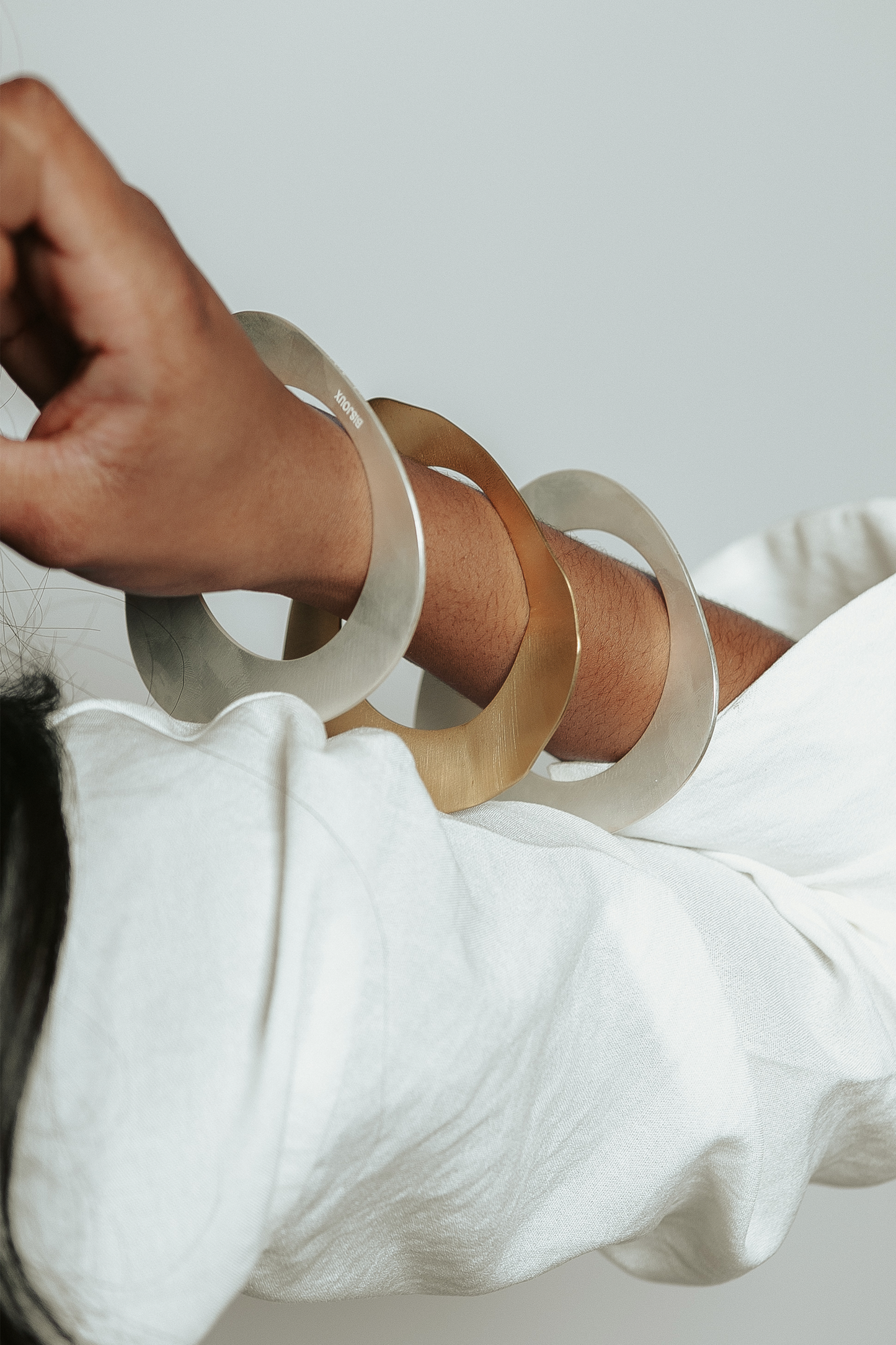 Bisjoux-Silver-Handcrafted-Disc-Flat-Bangle-Bracelet-Curve