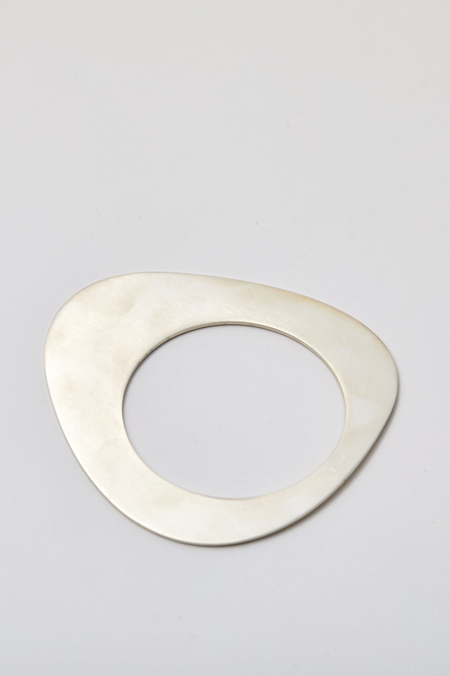 Bisjoux-Silver-Handcrafted-Disc-Flat-Bangle-Bracelet-Curve