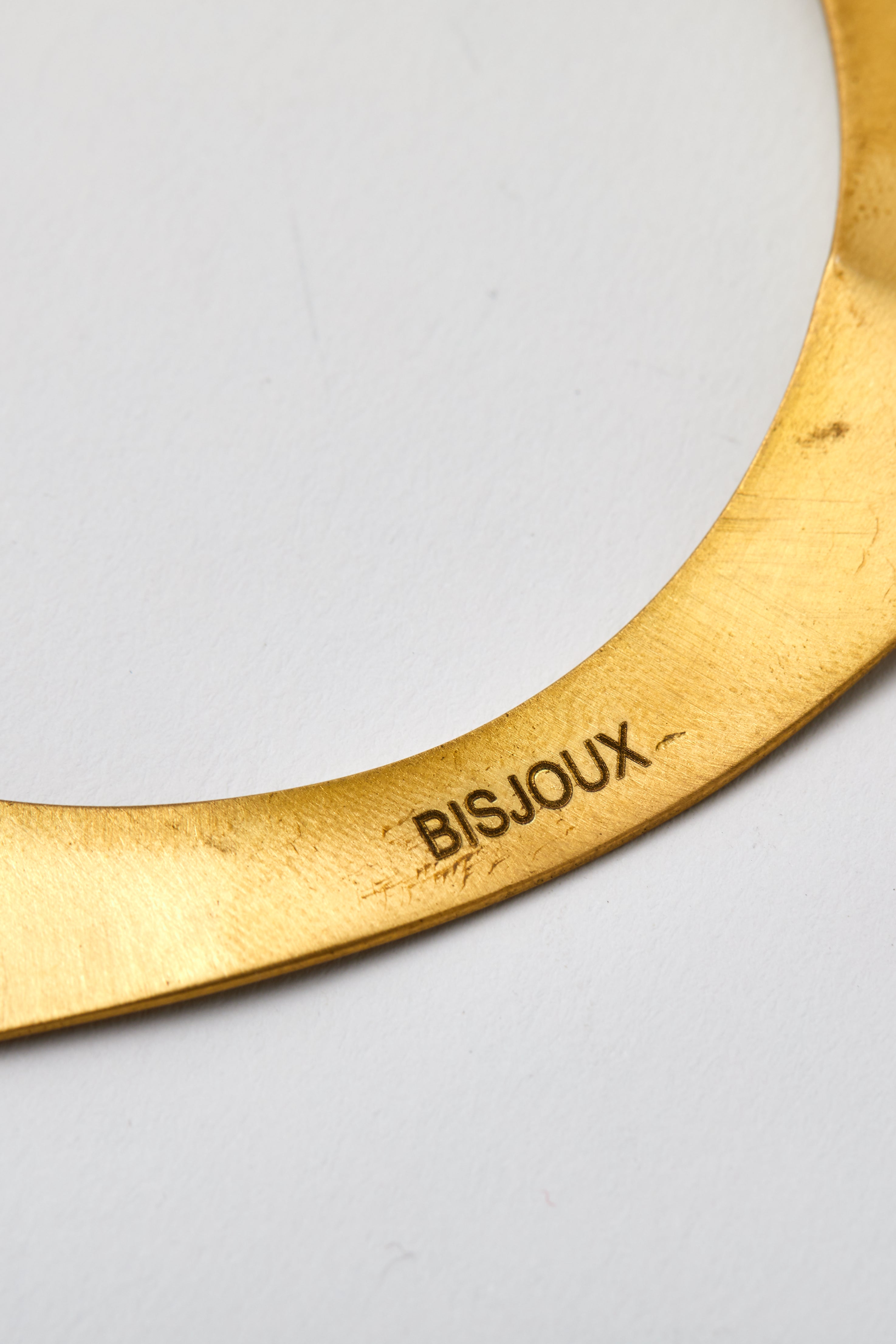 Bisjoux-Solid-Brass-Crushed-Dented-Disc-Flat-Bracelet-Curve