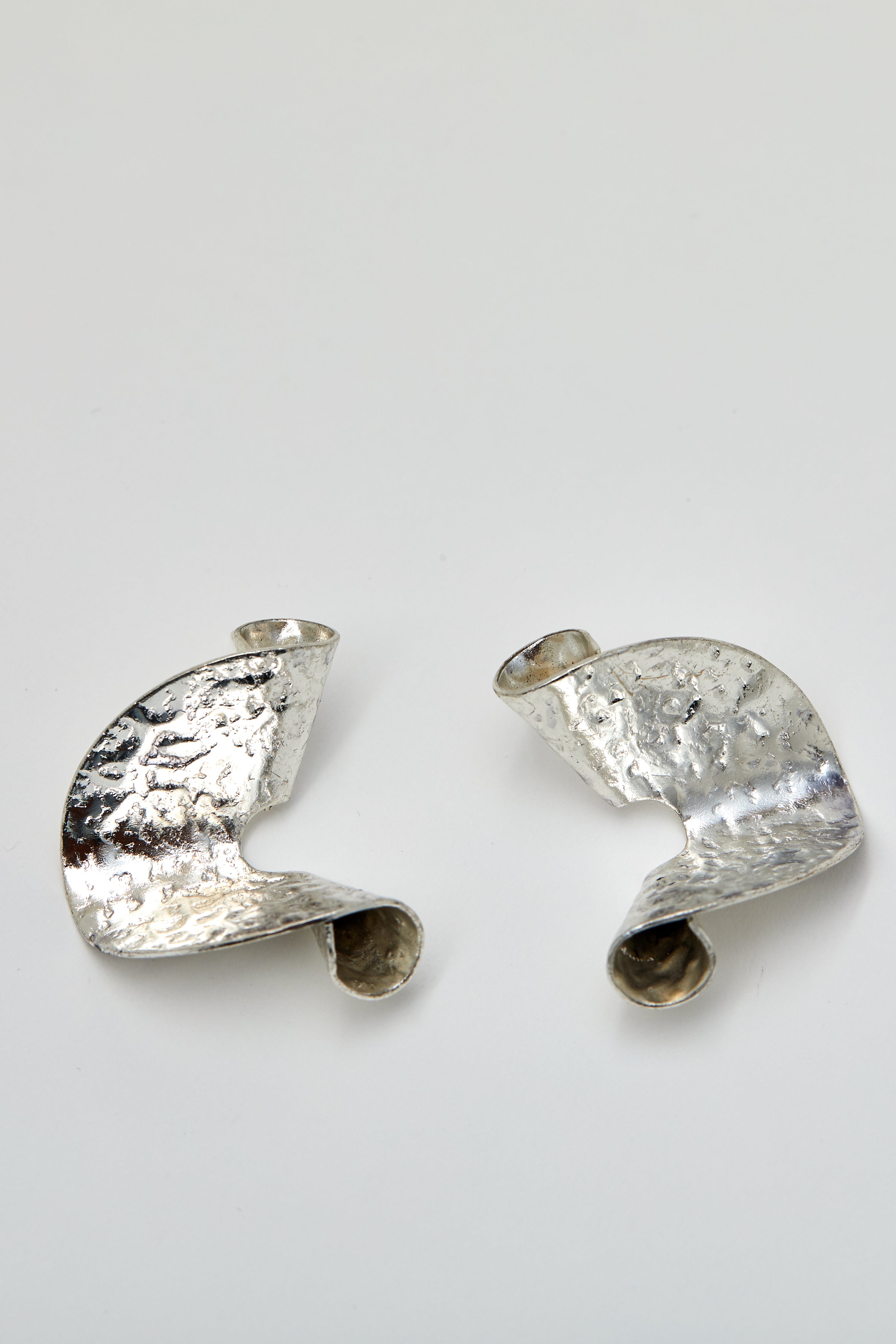Worldfinds-Sculptural-Scroll-Posts-Silver